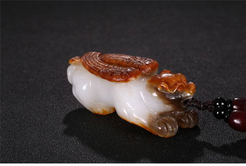 神獸飛虎手把件掛件，天然白玉手玩件玉石小擺