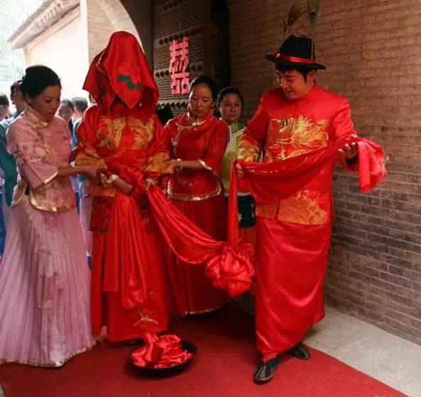 中式婚禮現(xiàn)場(chǎng)布置那些必不可少的道具