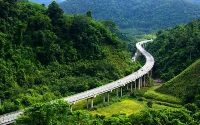 十條最適合自駕出游的中國(guó)風(fēng)景公路，一路美景