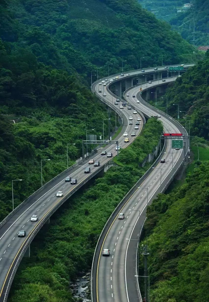 十條最適合自駕出游的中國(guó)風(fēng)景公路，一路美景