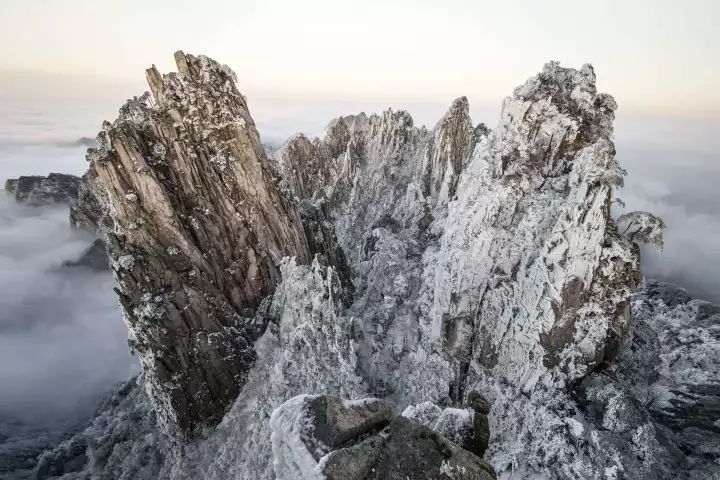 雪后黃山風(fēng)景宛如人間仙境，舞一曲雪中霓裳羽