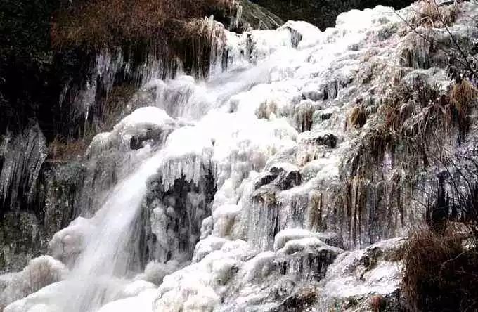 雪后黃山風(fēng)景宛如人間仙境，舞一曲雪中霓裳羽