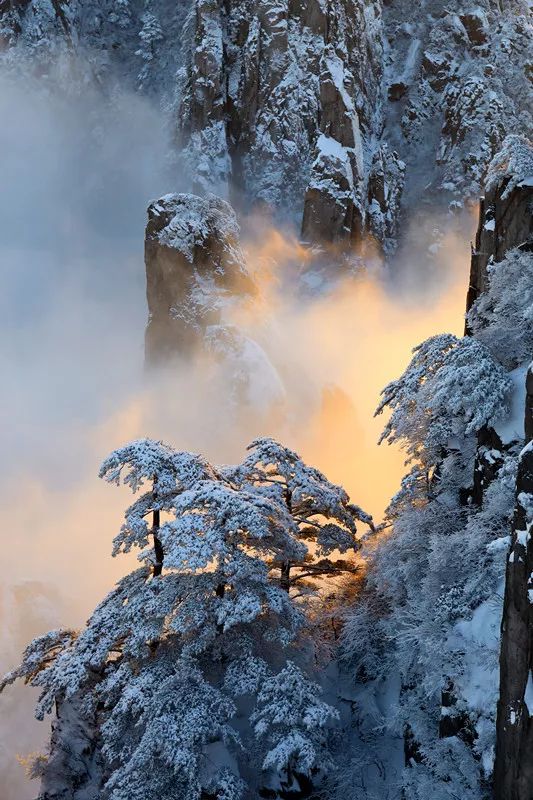 雪后黃山風(fēng)景宛如人間仙境，舞一曲雪中霓裳羽