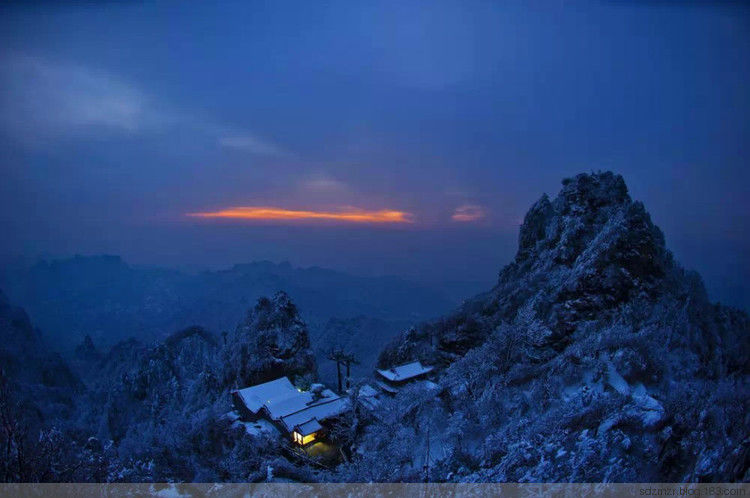 武當(dāng)山千里冰封萬(wàn)里雪飄
