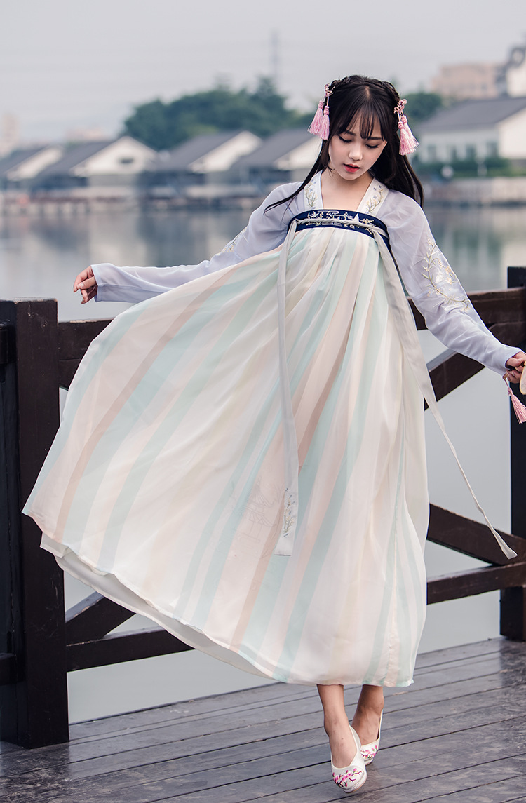 俏皮可愛(ài)的漢服古裝女子攝影