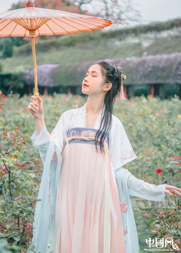 清純少女的古裝漢服攝影照片