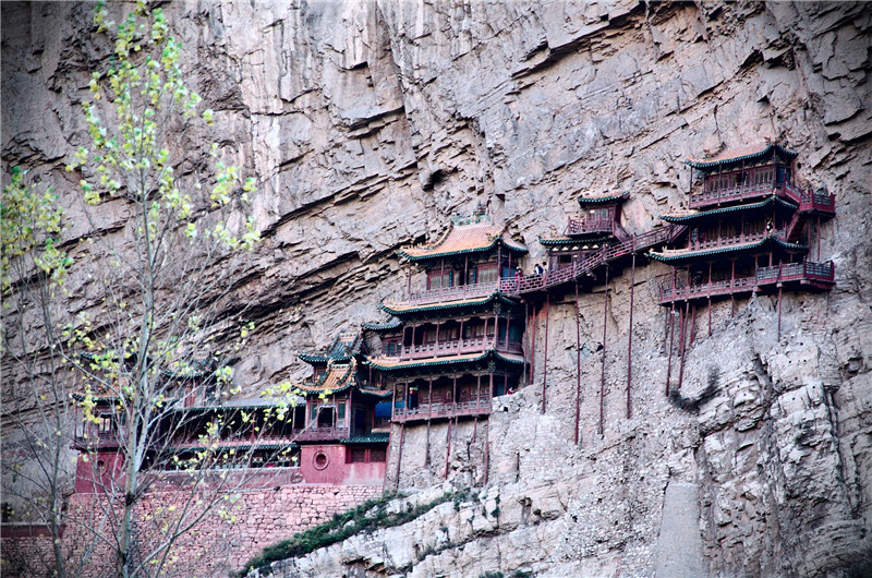 懸空寺半天高，三根馬尾空中吊