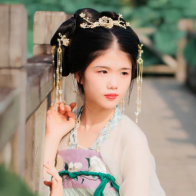 荷香滿溢女生頭像，持扇古風(fēng)頭像