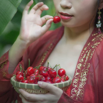 櫻桃紅衣古風(fēng)頭像，嬌艷美人!