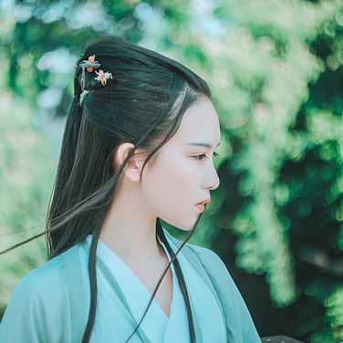清風(fēng)徐來帶斗笠折扇女生頭像，唯美古風(fēng)頭像