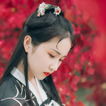 嬌艷紅花女生頭像，唯美古風(fēng)真人頭像
