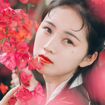 嬌艷紅花女生頭像，唯美古風(fēng)真人頭像