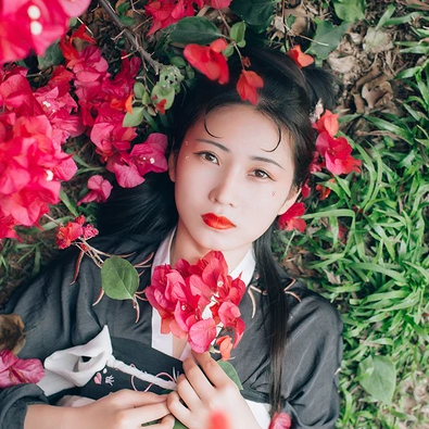 嬌艷紅花女生頭像，唯美古風(fēng)真人頭像