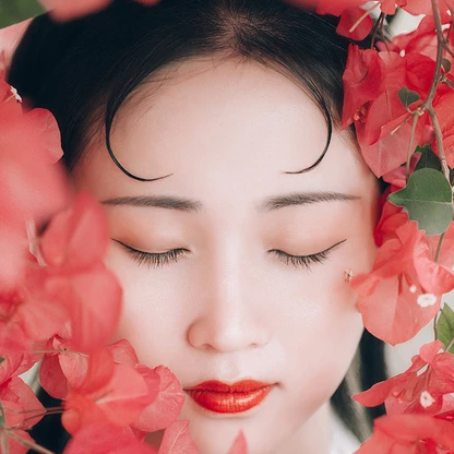 嬌艷紅花女生頭像，唯美古風(fēng)真人頭像