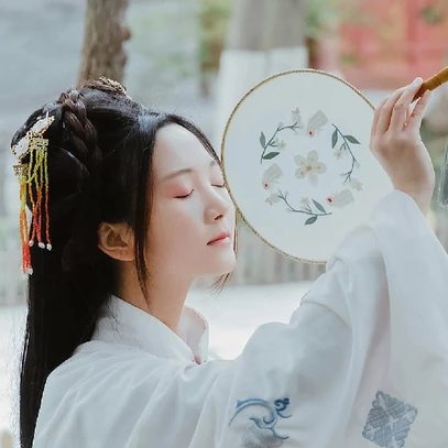 甜美可愛帶傘團扇女生頭像，唯美古風真人頭像