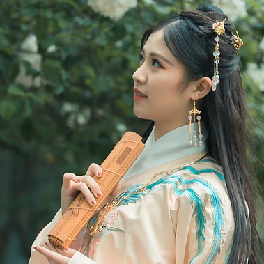 繡球花帶團(tuán)扇女生頭像，唯美古風(fēng)真人頭像