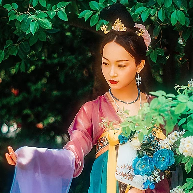 多彩花團扇女生頭像，唯美古風真人頭像