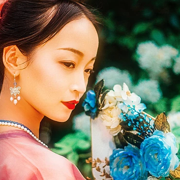 多彩花團扇女生頭像，唯美古風真人頭像