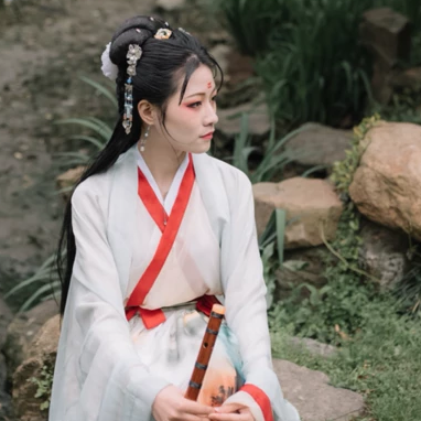 文藝春風(fēng)女生頭像，唯美古風(fēng)真人頭像