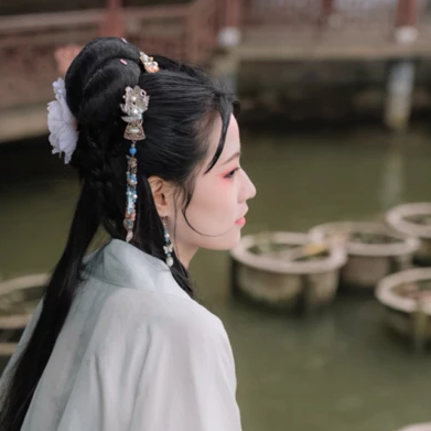 文藝春風(fēng)女生頭像，唯美古風(fēng)真人頭像