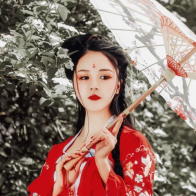 艷麗紅衣女生頭像，唯美古風(fēng)真人頭像