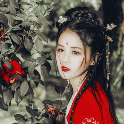 艷麗紅衣女生頭像，唯美古風(fēng)真人頭像