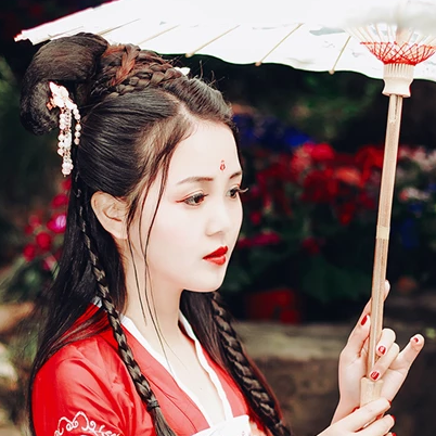 艷麗紅衣女生頭像，唯美古風(fēng)真人頭像