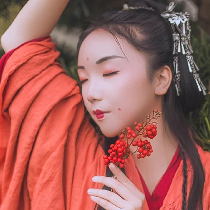 紅豆相思紅衣女生頭像，唯美古風(fēng)真人頭像