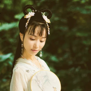 清新文藝帶團(tuán)扇女生頭像，唯美古風(fēng)真人頭像