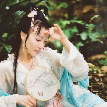 清新文藝帶團(tuán)扇女生頭像，唯美古風(fēng)真人頭像