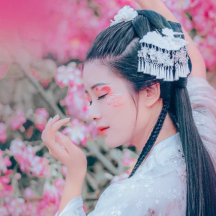 粉色浪漫女生頭像，唯美古風真人頭像