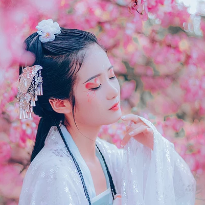 粉色浪漫女生頭像，唯美古風真人頭像