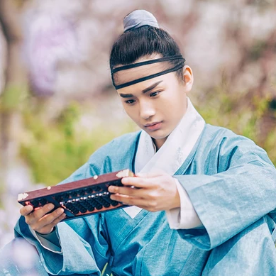書生賞花游玩男生頭像，唯美古風(fēng)真人頭像