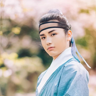 書生賞花游玩男生頭像，唯美古風(fēng)真人頭像