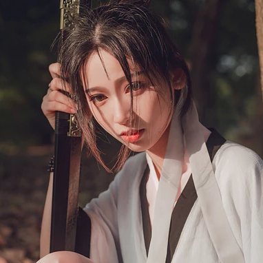瀟灑霸氣帶兵器女生頭像，唯美古風(fēng)真人頭像