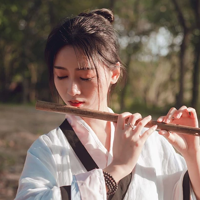 瀟灑霸氣帶兵器女生頭像，唯美古風(fēng)真人頭像