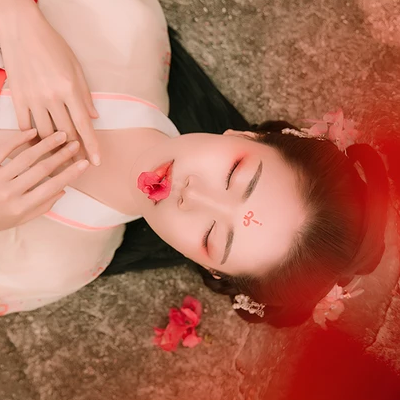 花間佳人帶傘女生頭像，唯美古風(fēng)真人頭像