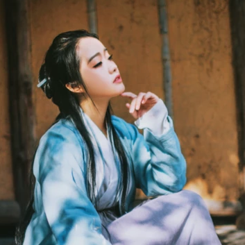 離別傷感帶折扇女生頭像，唯美古風(fēng)真人頭像