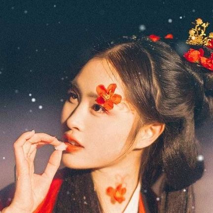 紅梅拂面女生頭像，唯美古風(fēng)真人頭像