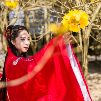 嬌艷花朵紅衣女生頭像，唯美古風真人頭像
