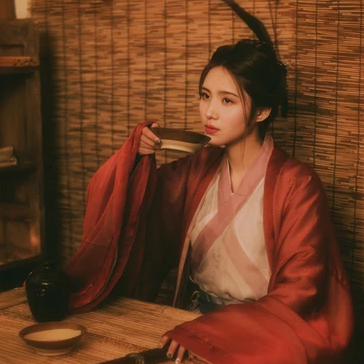 紅衣傷感喝酒女生頭像，唯美古風真人頭像