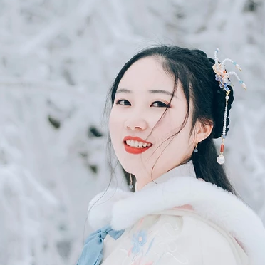 白雪紛飛女生頭像，唯美古風(fēng)真人頭像