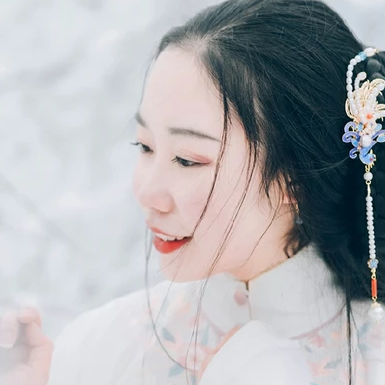 白雪紛飛女生頭像，唯美古風(fēng)真人頭像