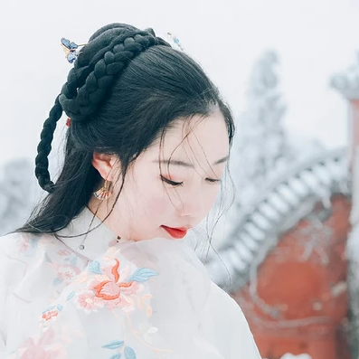 白雪紛飛女生頭像，唯美古風(fēng)真人頭像