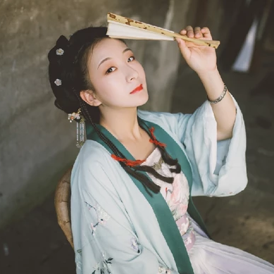 古典氣息帶傘女生頭像，唯美古風(fēng)真人頭像