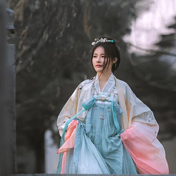 春風(fēng)飄逸女生頭像，唯美古風(fēng)真人頭像