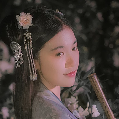 夜晚迷人花朵女生頭像，唯美古風(fēng)真人頭像