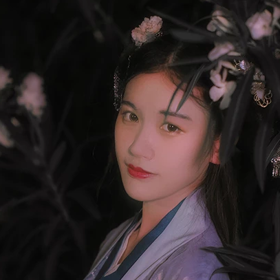 夜晚迷人花朵女生頭像，唯美古風(fēng)真人頭像