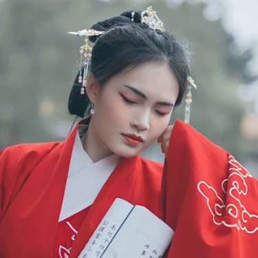 文藝紅衣帶團(tuán)扇女生頭像，唯美古風(fēng)真人頭像