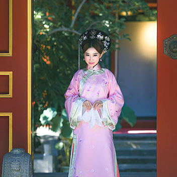 清新桃林妃子帶團(tuán)扇女生頭像，唯美古風(fēng)真人頭